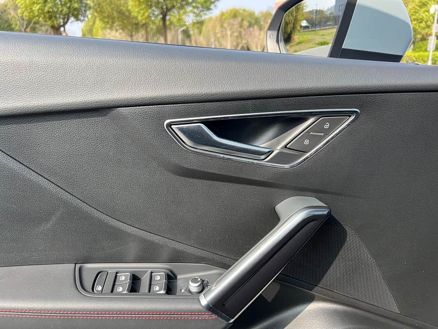 Audi Q2L 2023 صورة سيارة #18