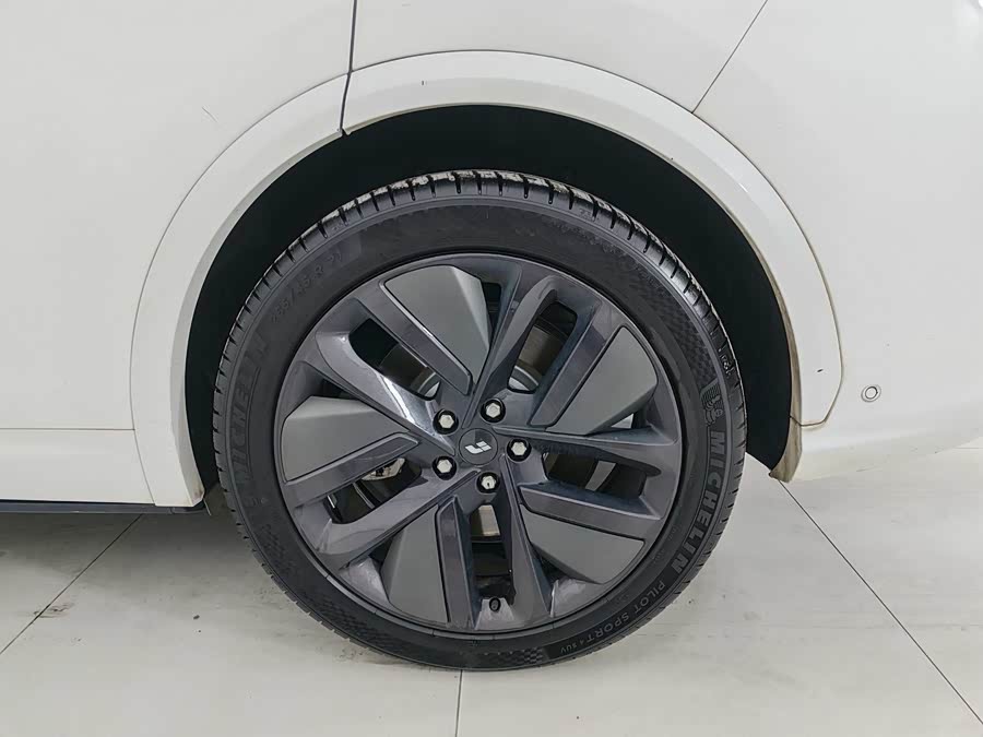 Li L7 2023 immagine di auto #18