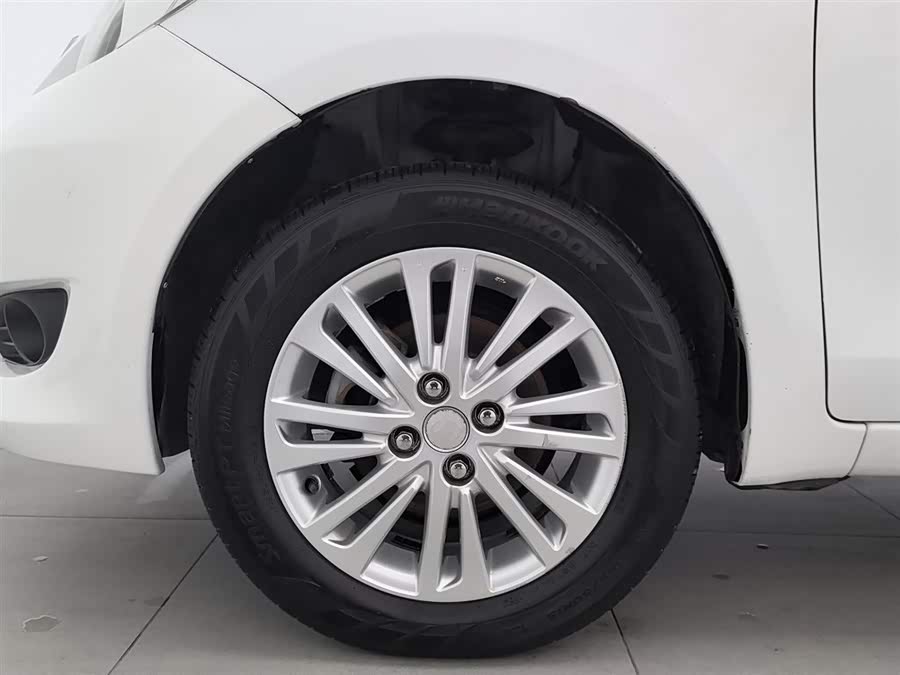 Toyota Yaris 2011 car image #18