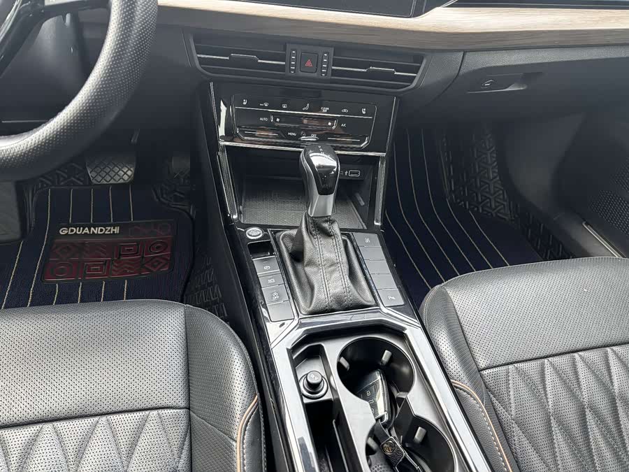 Volkswagen Passat 2021 car image #18