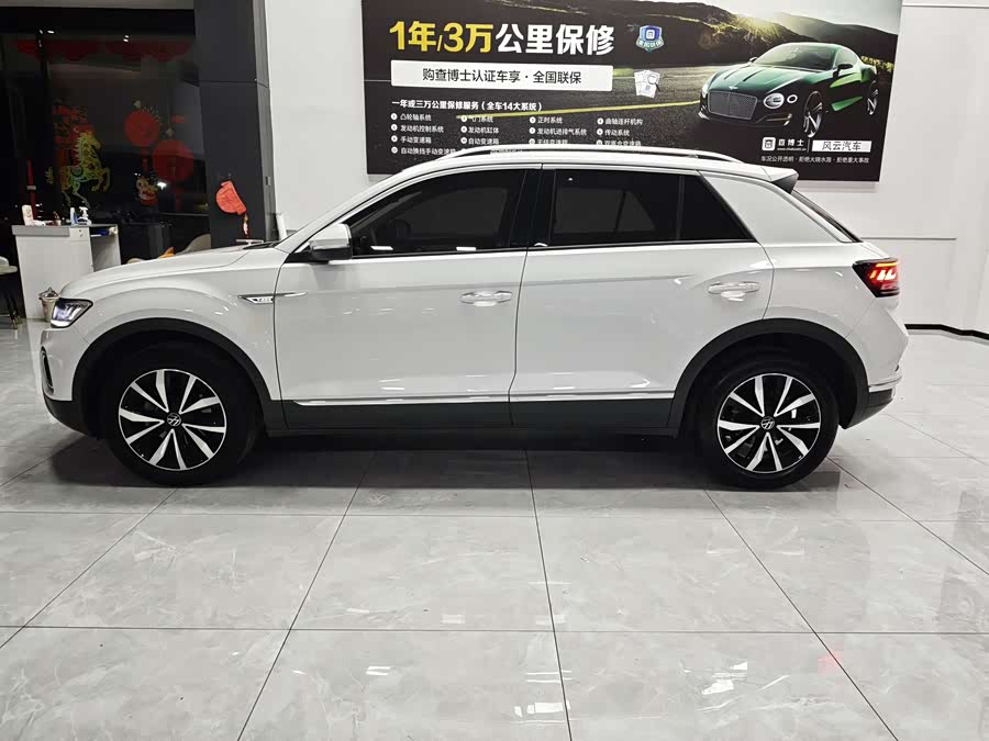 Volkswagen T-Roc 2023 car image #18