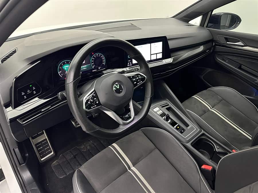 Volkswagen Golf 2020 car image #18