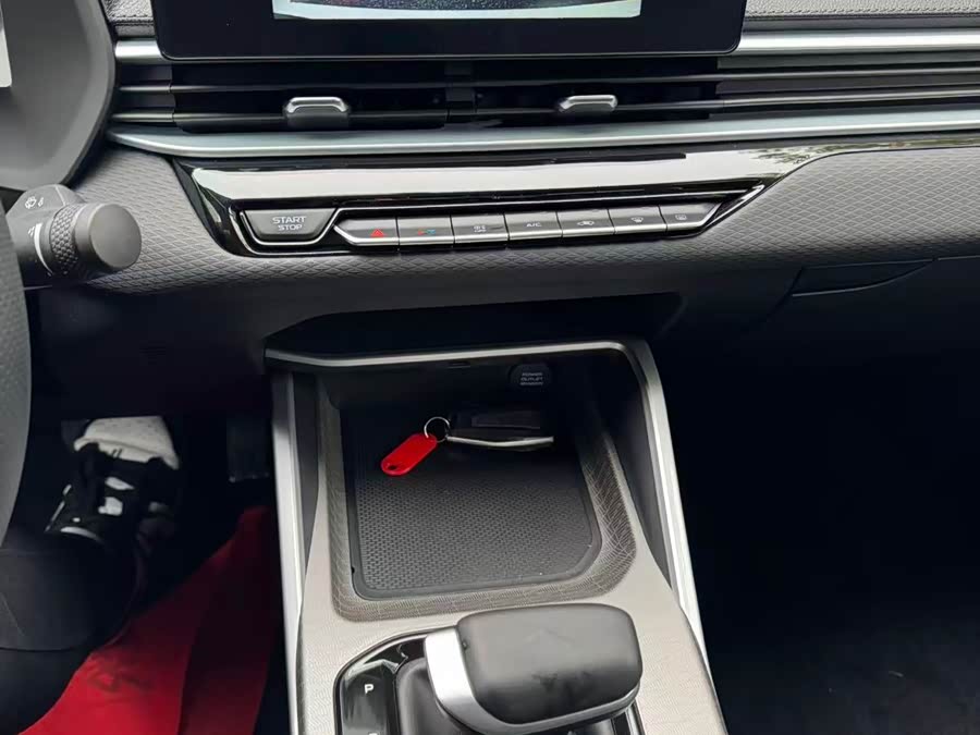 GEELY Emgrand 2026 car image #18