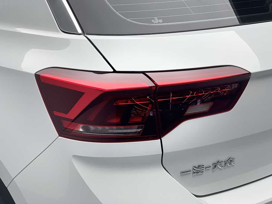 Volkswagen T-Roc 2022 car image #18