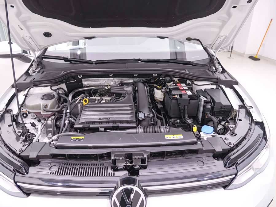 Volkswagen Golf 2022 car image #18