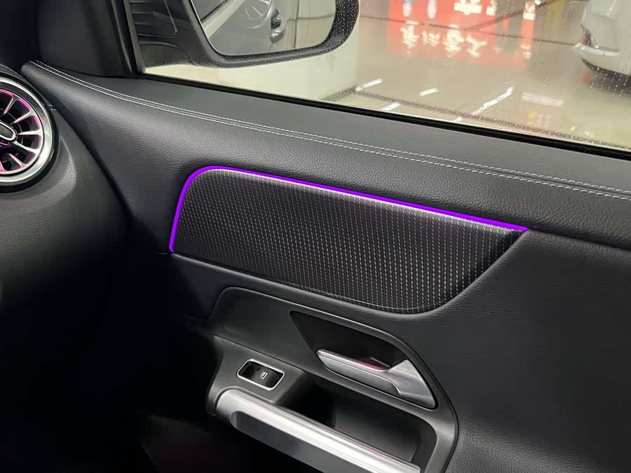 Mercedes-Benz GLB Class 2021 car image #18