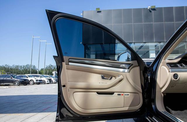 Audi S8 2009 car image #18