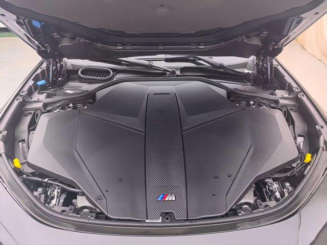 BMW i7 M70L 2024 car image #18
