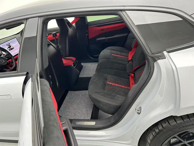 极氪 极氪001 FR 2023 汽车图片 #18