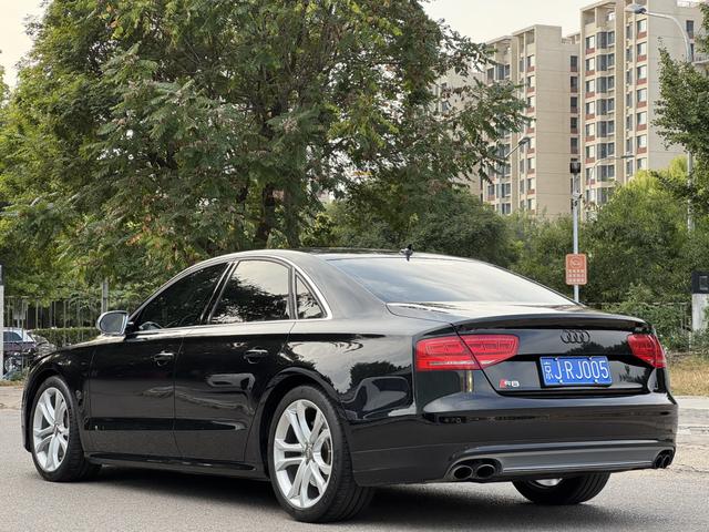 Audi S8 2014 car image #18