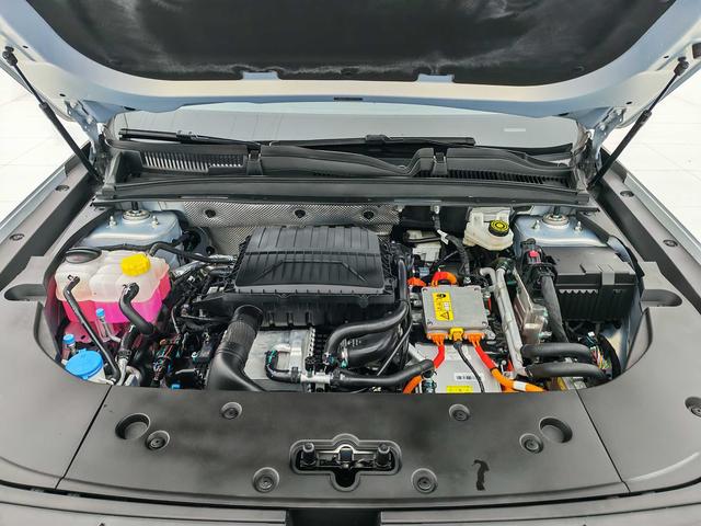 Chery Exploration 06 C-DM 2024 immagine di auto #18