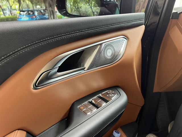 HongQi HQ9 PHEV 2024 #18 HongQi HQ9 PHEV 2024 car image #18