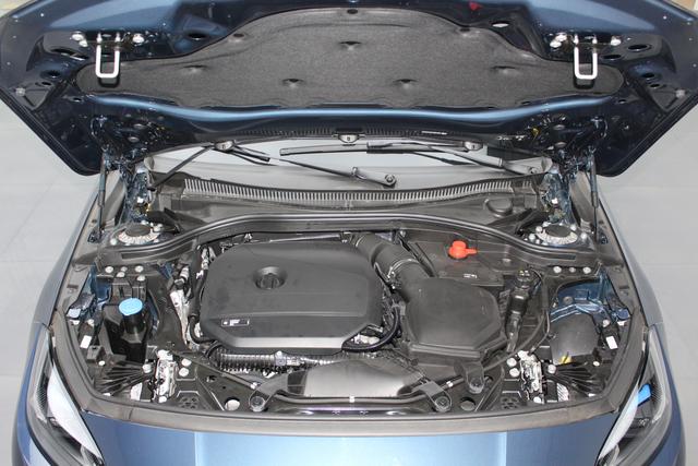 BMW 2 Series 2025 #18 BMW 2 Series 2025 car image #18