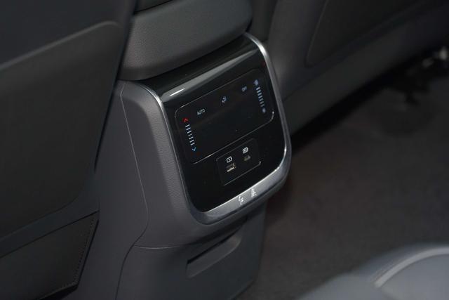 HongQi HS7 PHEV 2025 car image #18