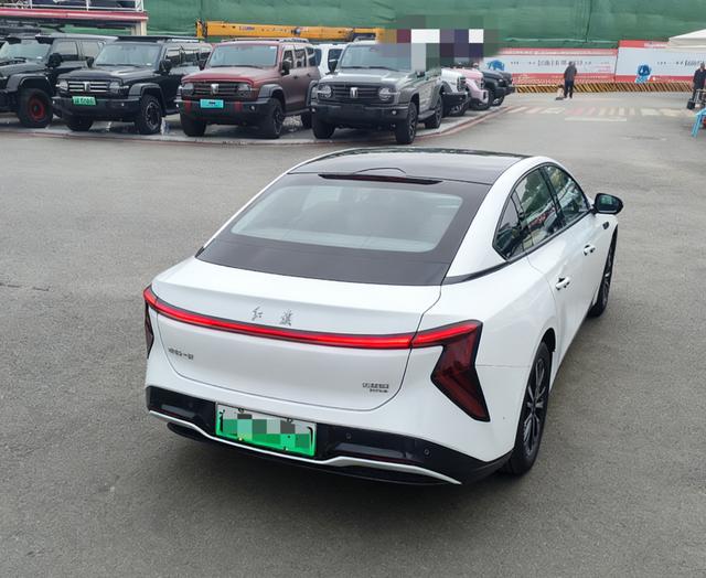 HongQi EH7 2024 #18 HongQi EH7 2024 car image #18