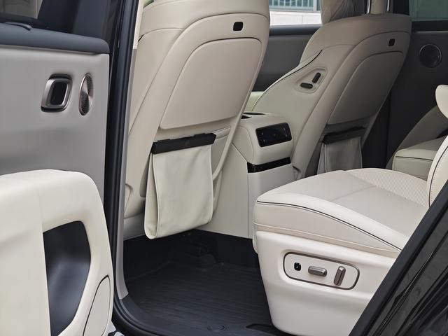 Li i8 2025 image de voiture #18