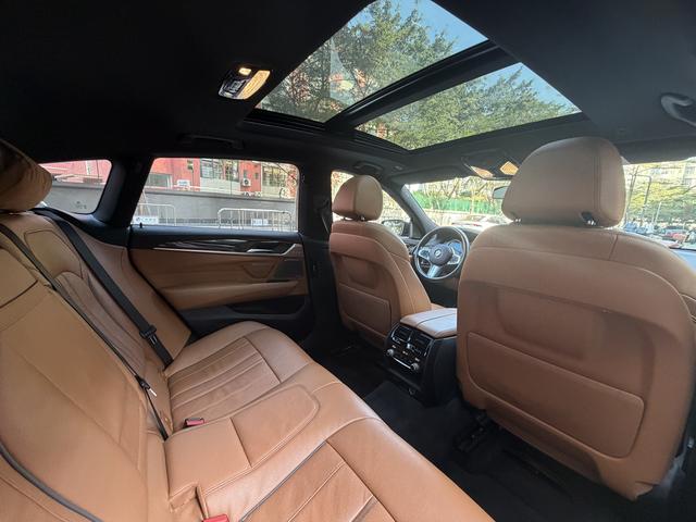 BMW 6 Series GT 2018 #18 BMW 6 Series GT 2018 car image #18