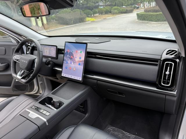 Chery Exploration 06 C-DM 2024 immagine di auto #18