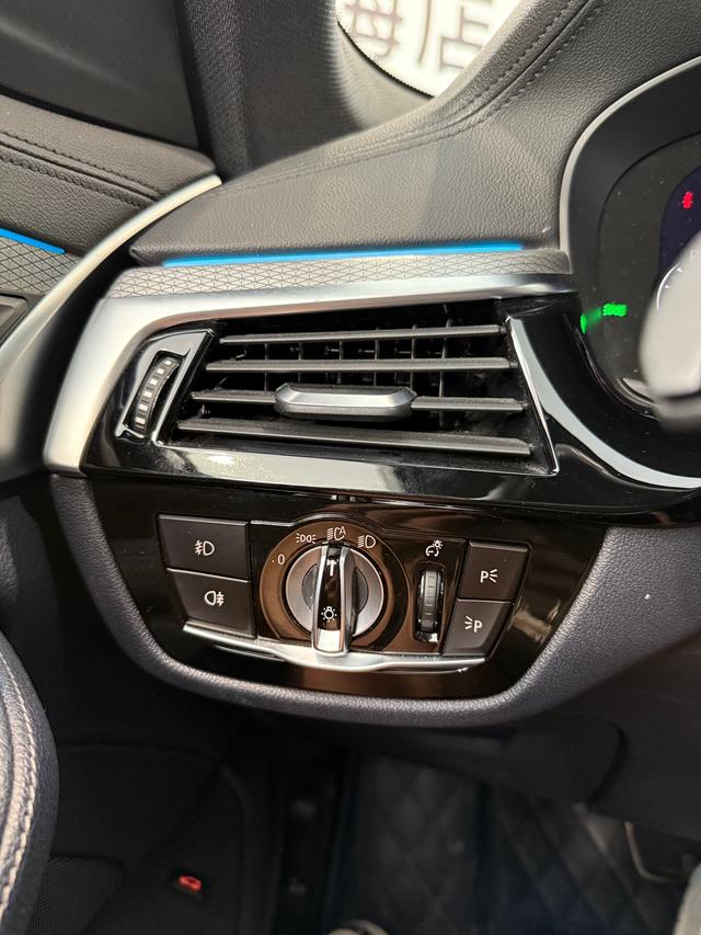 BMW 5 Series (Imported) 2019 #18 BMW 5 Series (Imported) 2019 car image #18