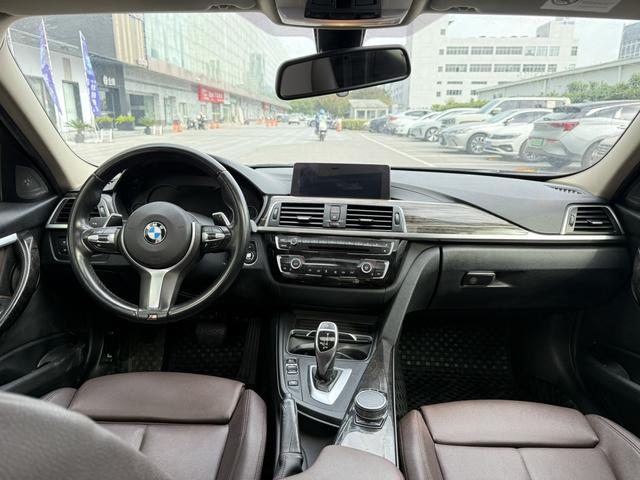 BMW X7 M60i 2018 car image #18