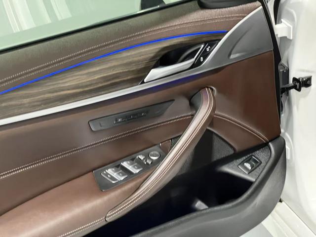 BMW i5 M60 2019 #18 BMW i5 M60 2019 car image #18