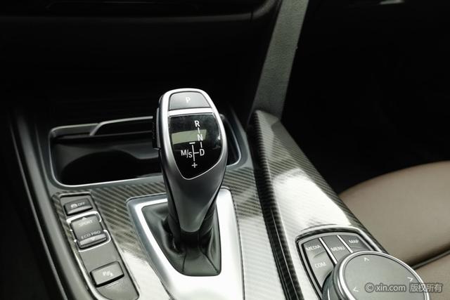 BMW M760Le 2018 car image #18