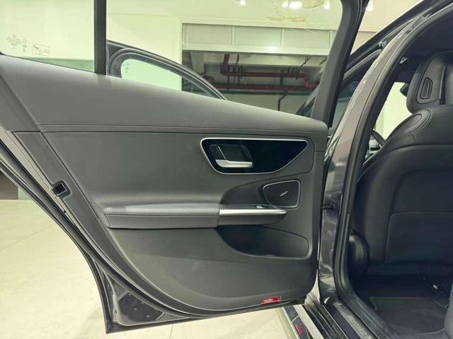 Mercedes-Benz R Class 2023 car image #18