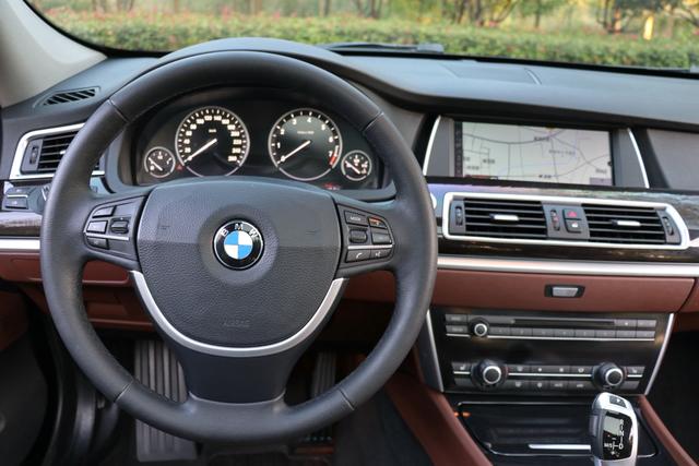 BMW 5 Series GT 2012 #18 BMW 5 Series GT 2012 صورة سيارة #18