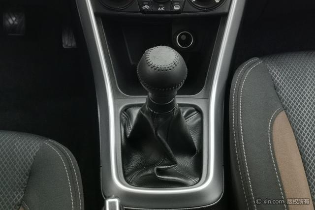 Suzuki SX4 S-CROSS 2018 image de voiture #18