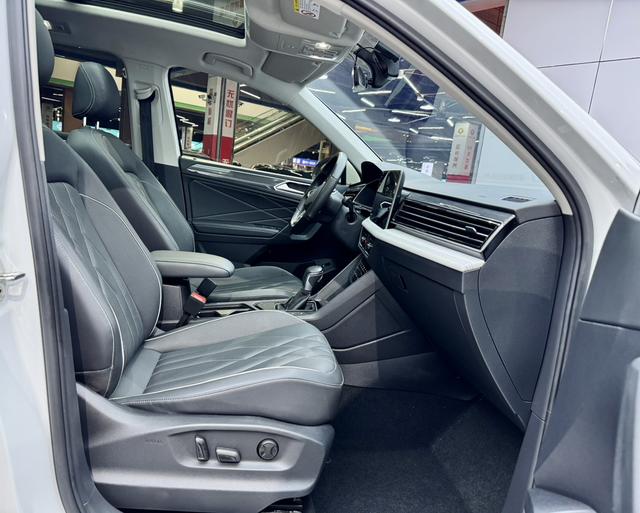 Volkswagen Tiguan L 2023 car image #18