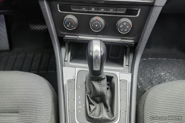 Volkswagen Golf 2019 car image #18