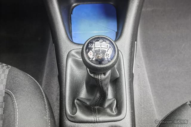 Peugeot 207 2014 car image #18