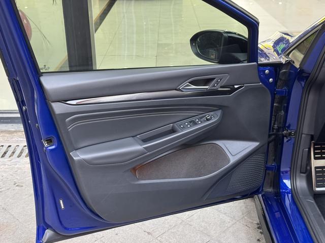 Volkswagen Golf 2021 car image #18