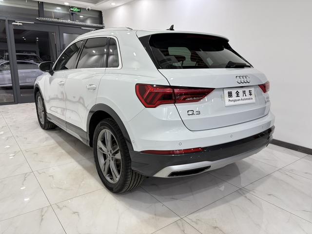 Audi Q3 2022 car image #18