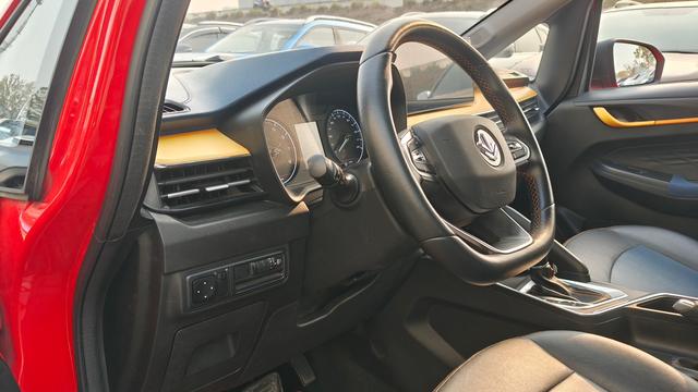 Livan X3 PRO 2023 изображение автомобиля #18