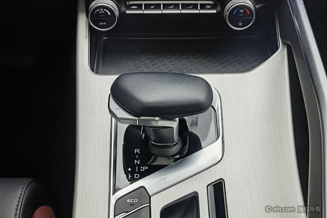 GEELY 2022 car image #18