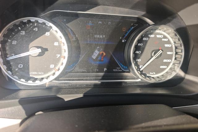 Forthing JOYEAR X5 2018 car image #18