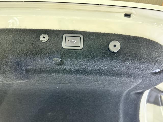 Avatr 11 2023 car image #18