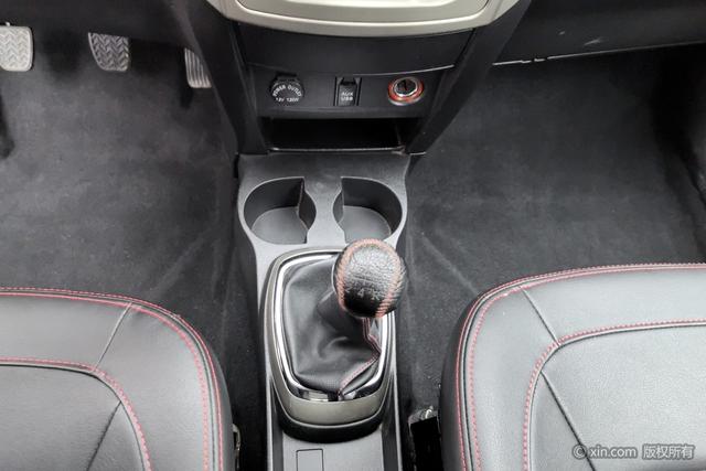 Great Wall M4 2013 صورة سيارة #18