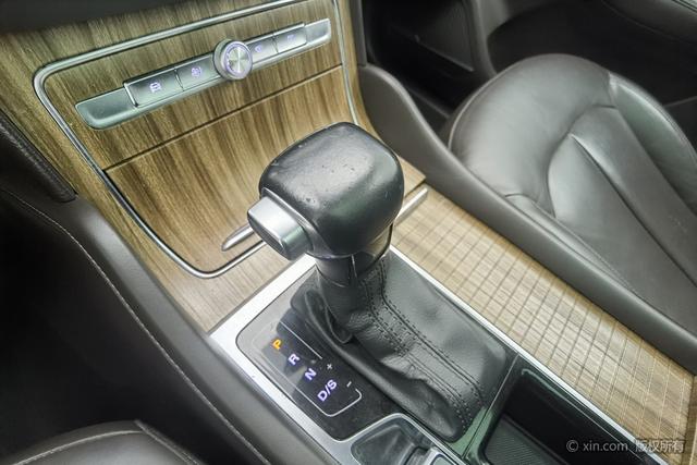 Roewe RX8 2019 car image #18