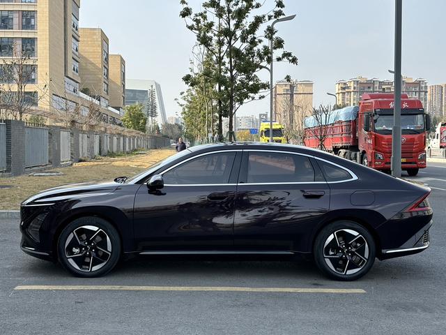 Wuling Starlight 2023 immagine di auto #18