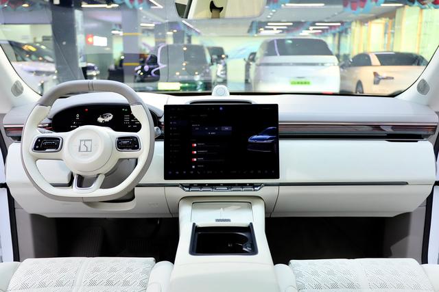 极氪 极氪7X 2024 汽车图片 #18