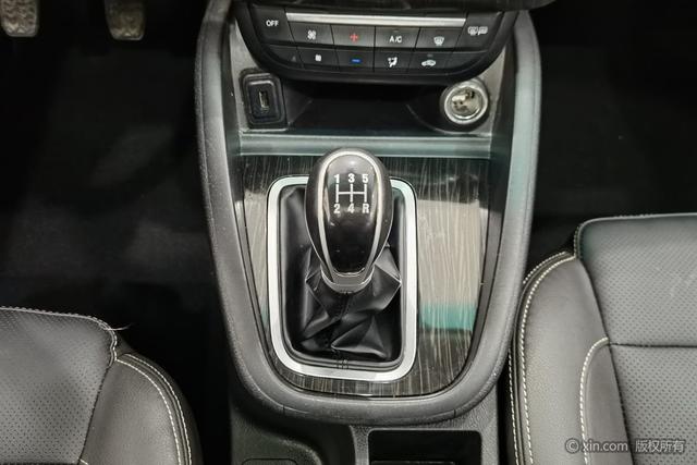 SWM斯威汽车 SWM斯威X7 2019 汽车图片 #18