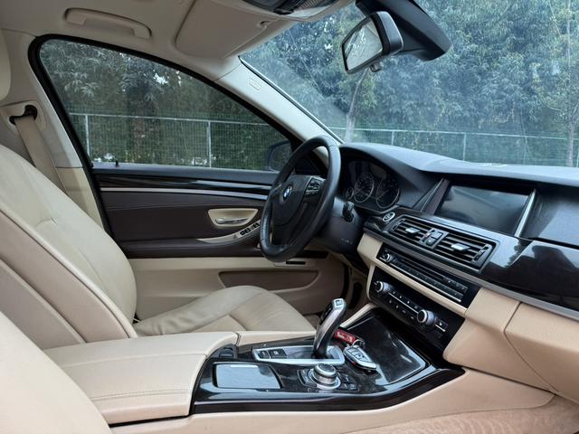 BMW 5 Series 2012 car image #18
