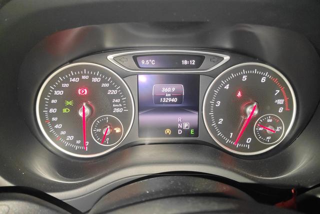 Mercedes-Benz B Class 2015 car image #18