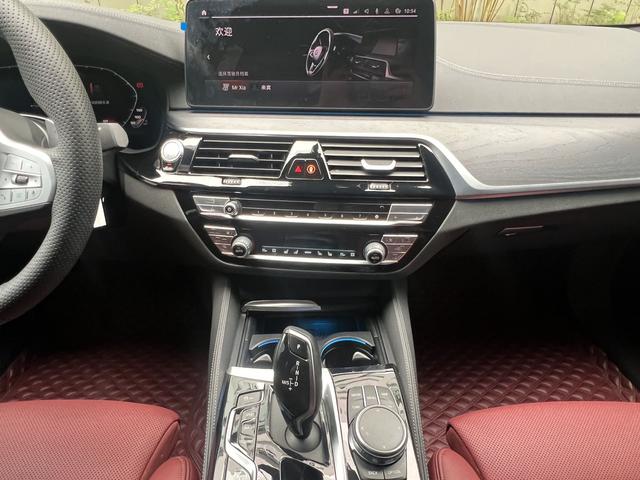 BMW 5 Series 2023 immagine di auto #18