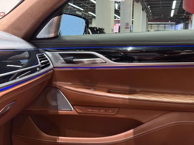 BMW 7 Series 2021 car image #18