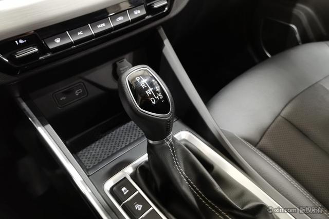 GEELY Vision X3 2019 immagine di auto #18