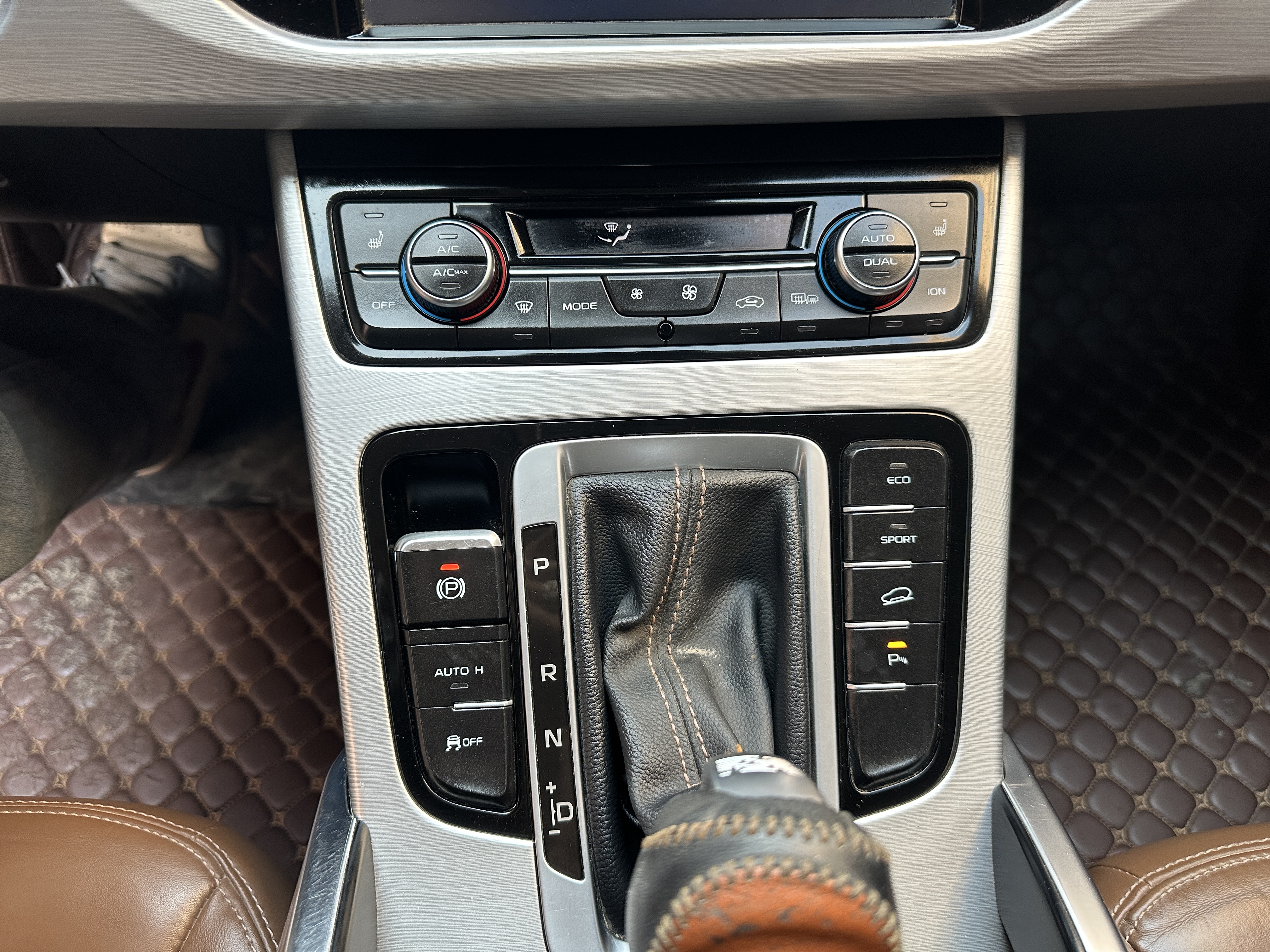 GEELY Boyue 2016 immagine di auto #18