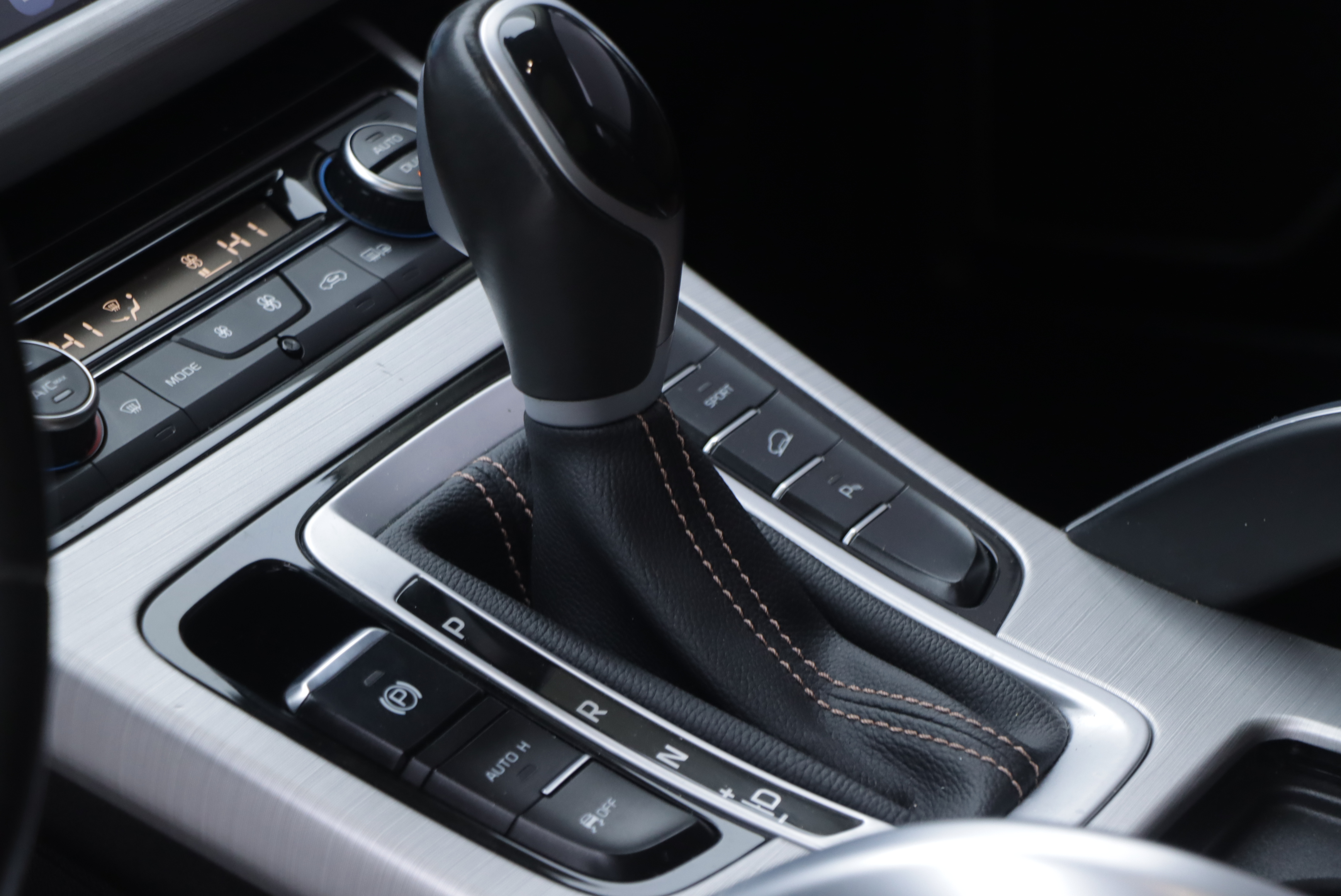 GEELY Boyue 2017 immagine di auto #18
